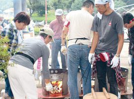 新百合ヶ丘自治会自主防災組織が行った一般住民向けの炊き出し訓練の様子