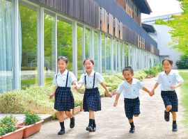 強く・優しく・美しい教育を目指し、バランスのとれた児童を育てる「帝京大学小学校」