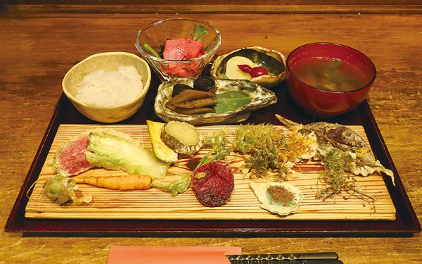 春の畑の天ぷら定食 イメージ