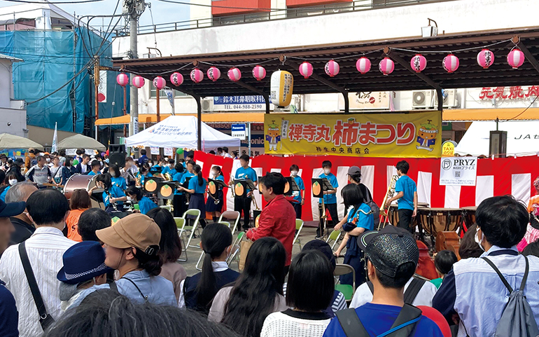 昨年の禅寺丸柿まつりの様子