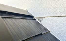 雨漏りの原因にもなる壁の割れ