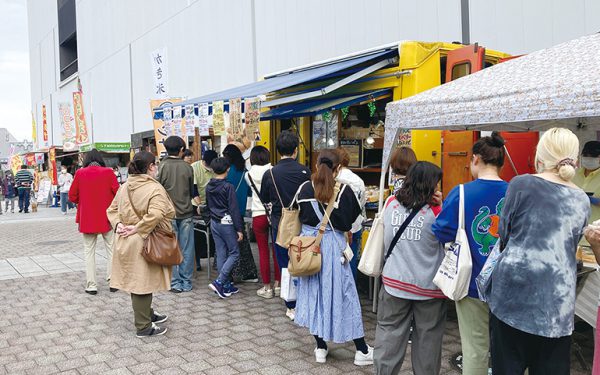 人気のキッチンカーも登場